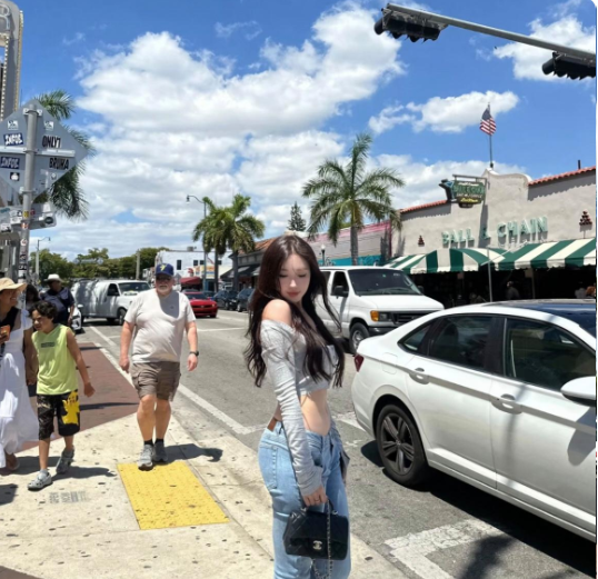 在国外穿得这么大胆，会不会有危险？

