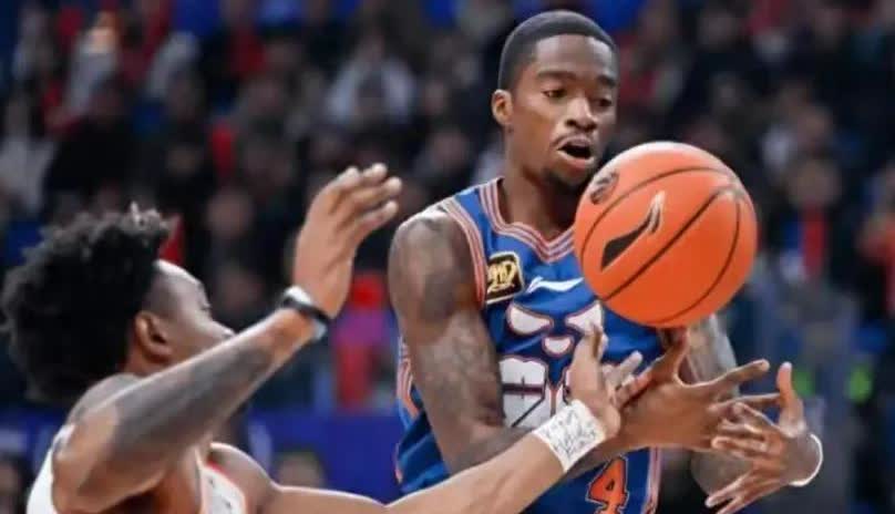 杨鸣得到了萨姆纳，给他300万美元都值。欢天喜地的球迷，把庆祝第五冠的鞭炮都准备