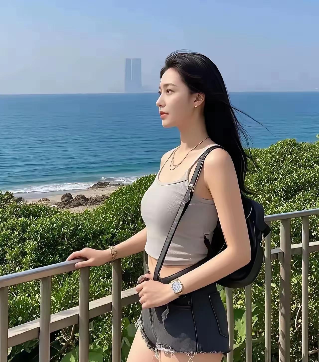 海边漫步，微风拂面，享受美好时光