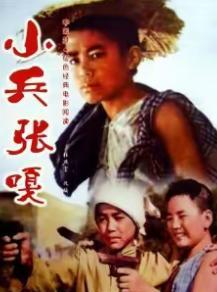 曾扮演小兵张嘎的谢孟伟，往昔形象是那般纯真善良。近日，他在云南拍摄电影的间隙，身