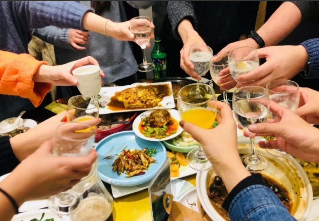 上海90后“叛逆女儿”让网友破防：当代父母最担心的事，是把孩子养成“听话乖乖女”