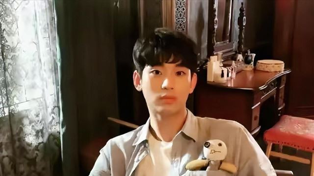 你说过我的存在就像星星，可为什么每次我靠近都会被灼伤？