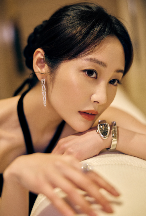 李纯的黑色纯欲穿搭，这感觉还是让人很迷的，喜欢！