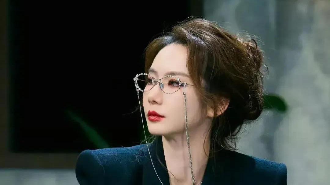 以前挺喜欢她，现在有点反感了，一打开综艺都有她，审美疲劳了