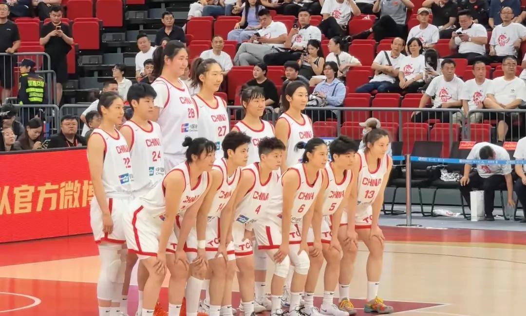 还有人怀疑张子宇打不了成年队吗？张子宇成年国家队首秀就拿到本场比赛的MVP，18