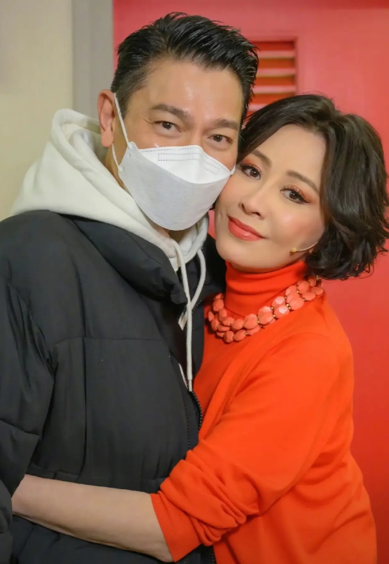 刘嘉玲冲上热搜！
2月25日，刘嘉玲突然冲上了热搜，这次不是因为和梁朝伟被传婚变