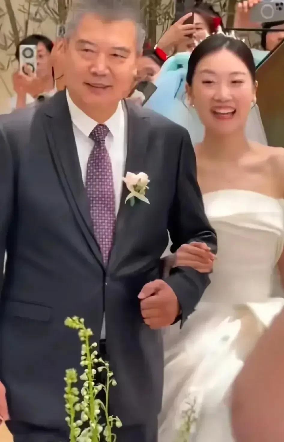 很长时间没有见到李隼指导，原来是家中有喜。婚礼现场，好朋友郭斌也记录李隼指导的幸
