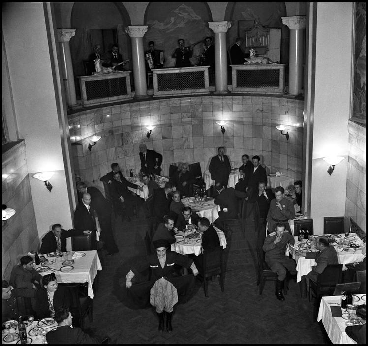 早，恰饭冇？(1947年莫斯科的餐厅）