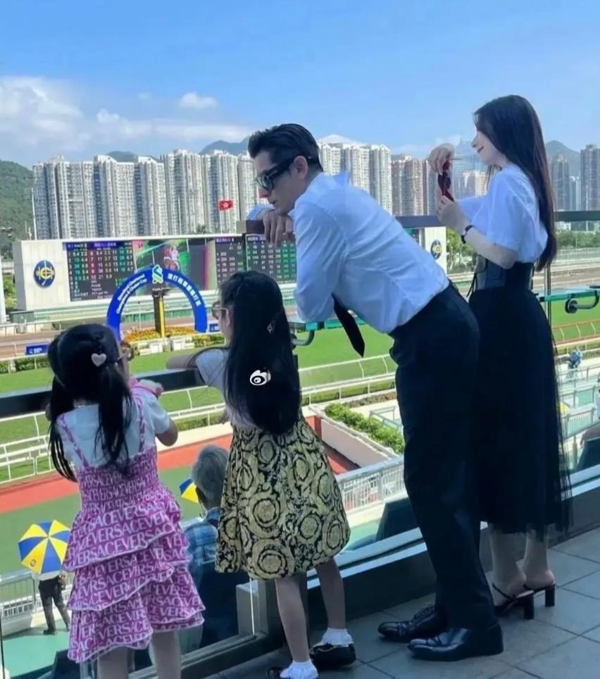 我严重怀疑郭富城年初回方媛老家
不是为了走亲戚
也不是为了给方媛长脸，而是实在没