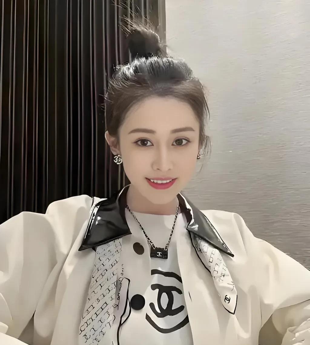 辛巴是在怼韦雪吗？
近日，辛巴在直播中说，互联网啥气息都传送，40岁女人喜欢20