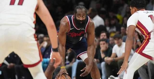 你们快船真是成事不足败事有余
次次和抢人，抢完伦纳德抢乔治，这下好了，把这么个怪