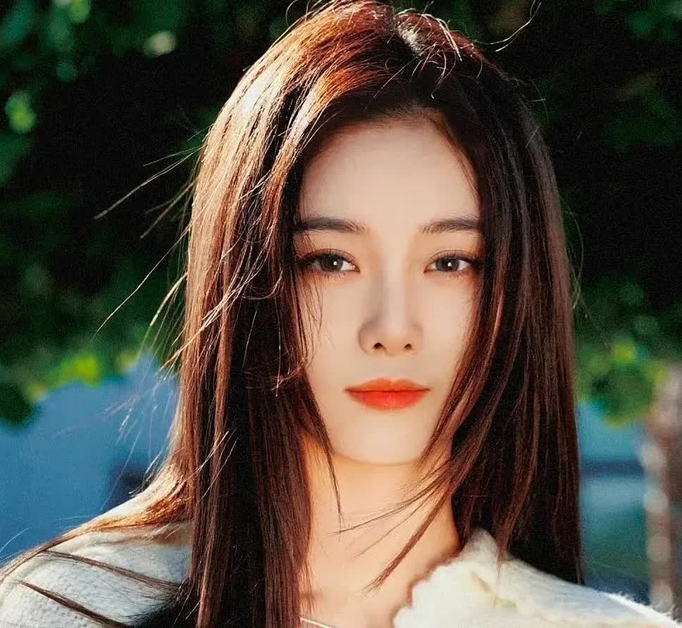 突然有点理解黄子韬了，
找了名气不如自己的徐艺洋结婚，
现在才发现，徐艺洋有