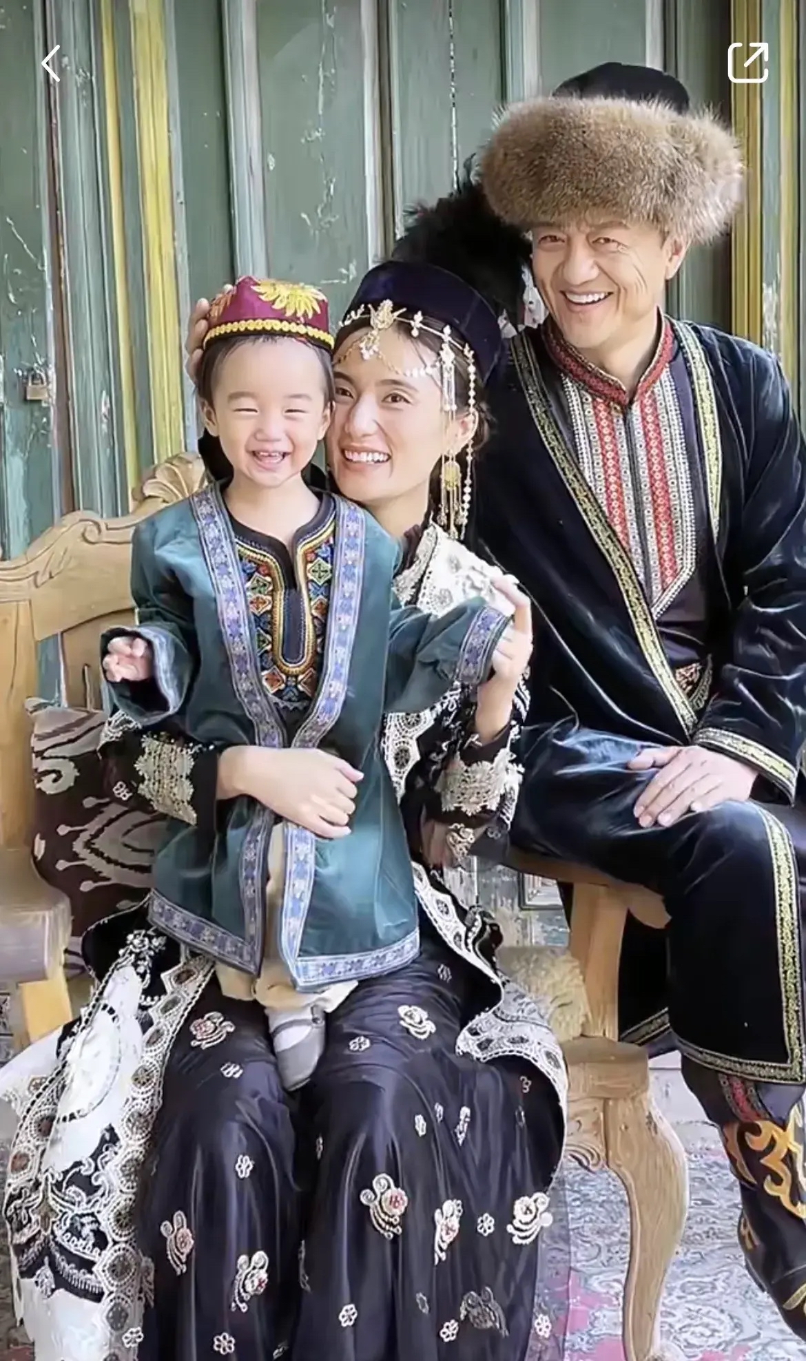 李亚鹏虽背负巨债，但他要想再婚，还是比较容易的。毕竟他的名气摆在那里，个人条件也