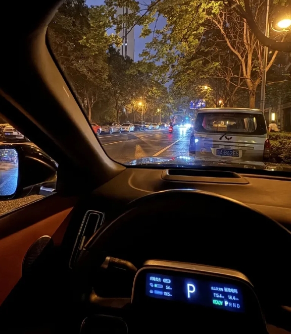 今天小三主动给我打电话了，约我见面！前面打了三次电话全挂掉了，我就觉得不对劲。