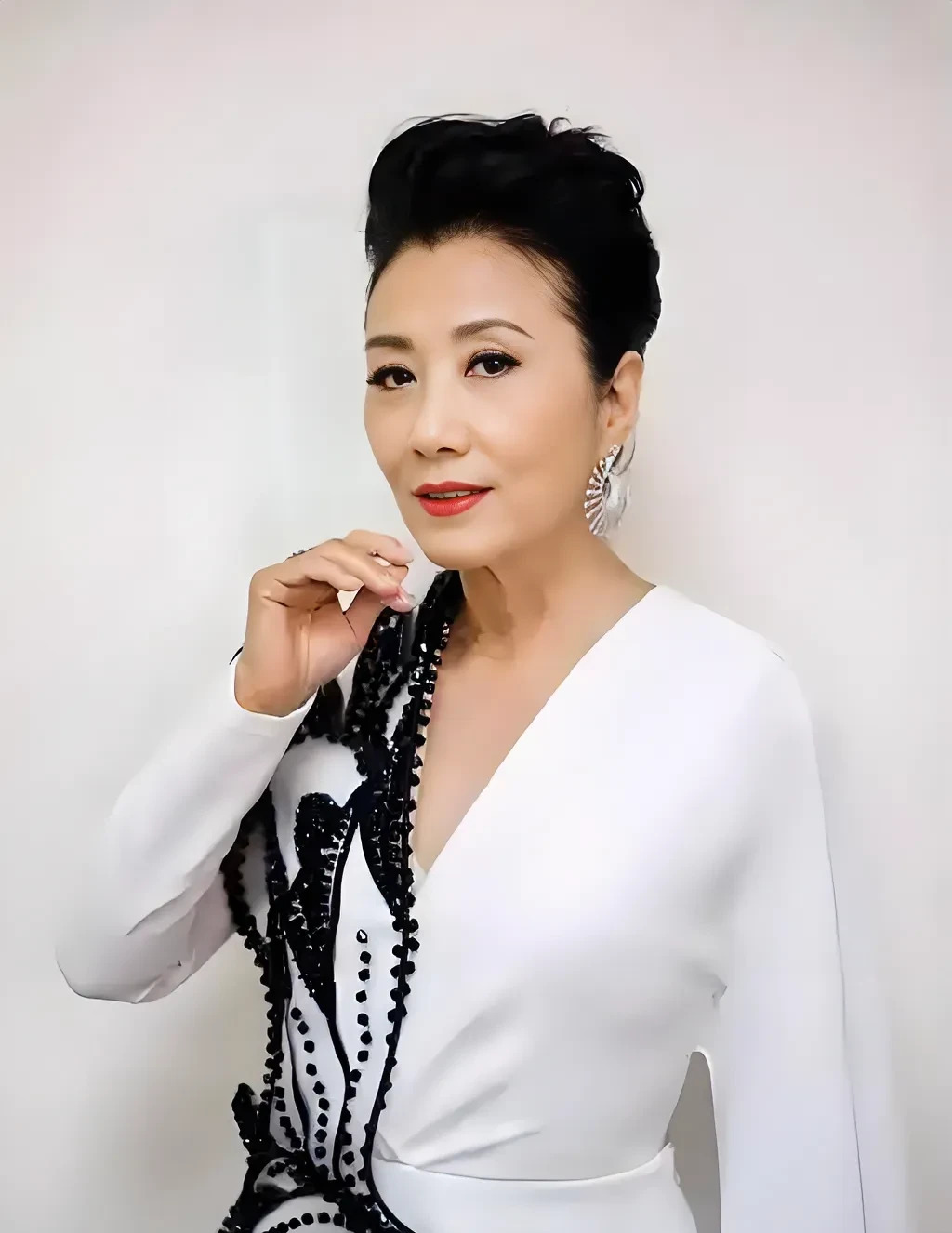 汪明荃四段感情经历











天哪！谁能想到，一代女神汪明荃的感情之