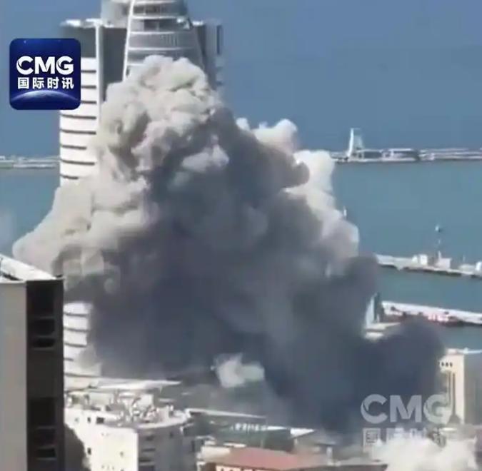 伊朗亮出隐藏实力，30枚重型导弹齐射，以色列大城市升起爆炸云
这场仗，越打越不像