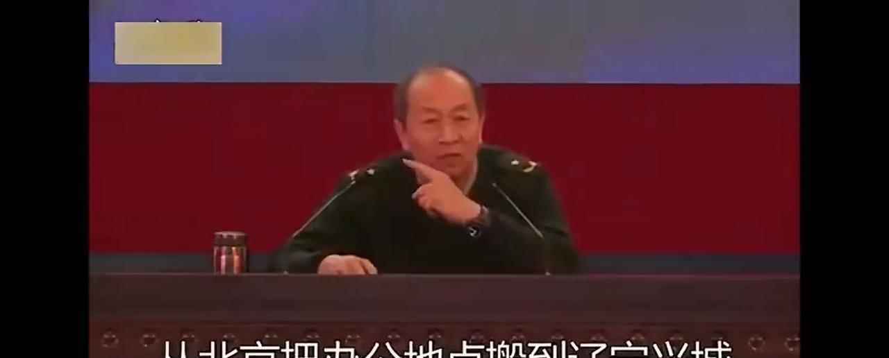 2012年10月23号，中国第一架舰载机在海空军团长戴明盟的驾驶下，开始向辽宁号