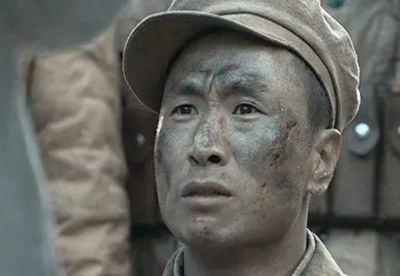 其实我越来越觉得，《亮剑》中的段鹏，简直就是一“混蛋”。他刚当兵不久，和尚让他给