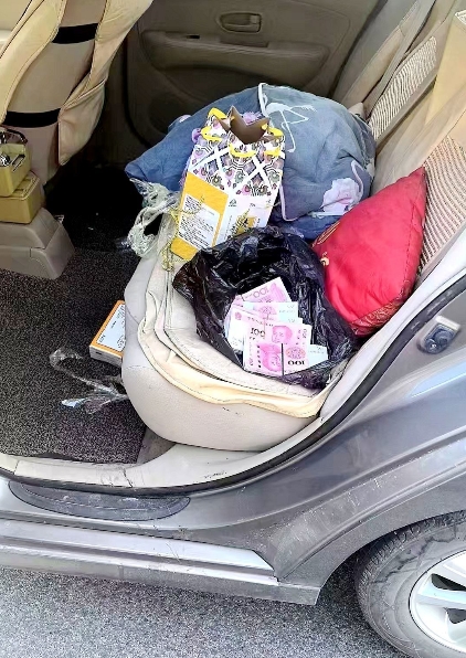 与骗子赛跑！金城江警方成功拦截4.6万元涉诈现金
【来源：河池网_政法】
近日，