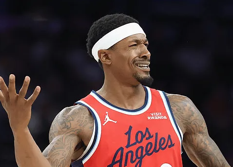 “如果快船要通过这个特例引进一名球员，薪资专家告诉我，快船只能引进处于合同最后一