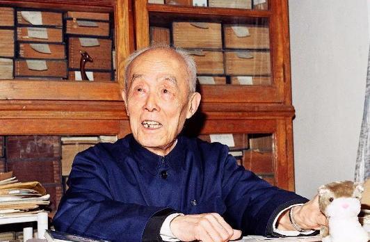中国只有季羡林一个人懂吐火罗文，他是1935年留学德国，一个德国教授将“毕生绝学