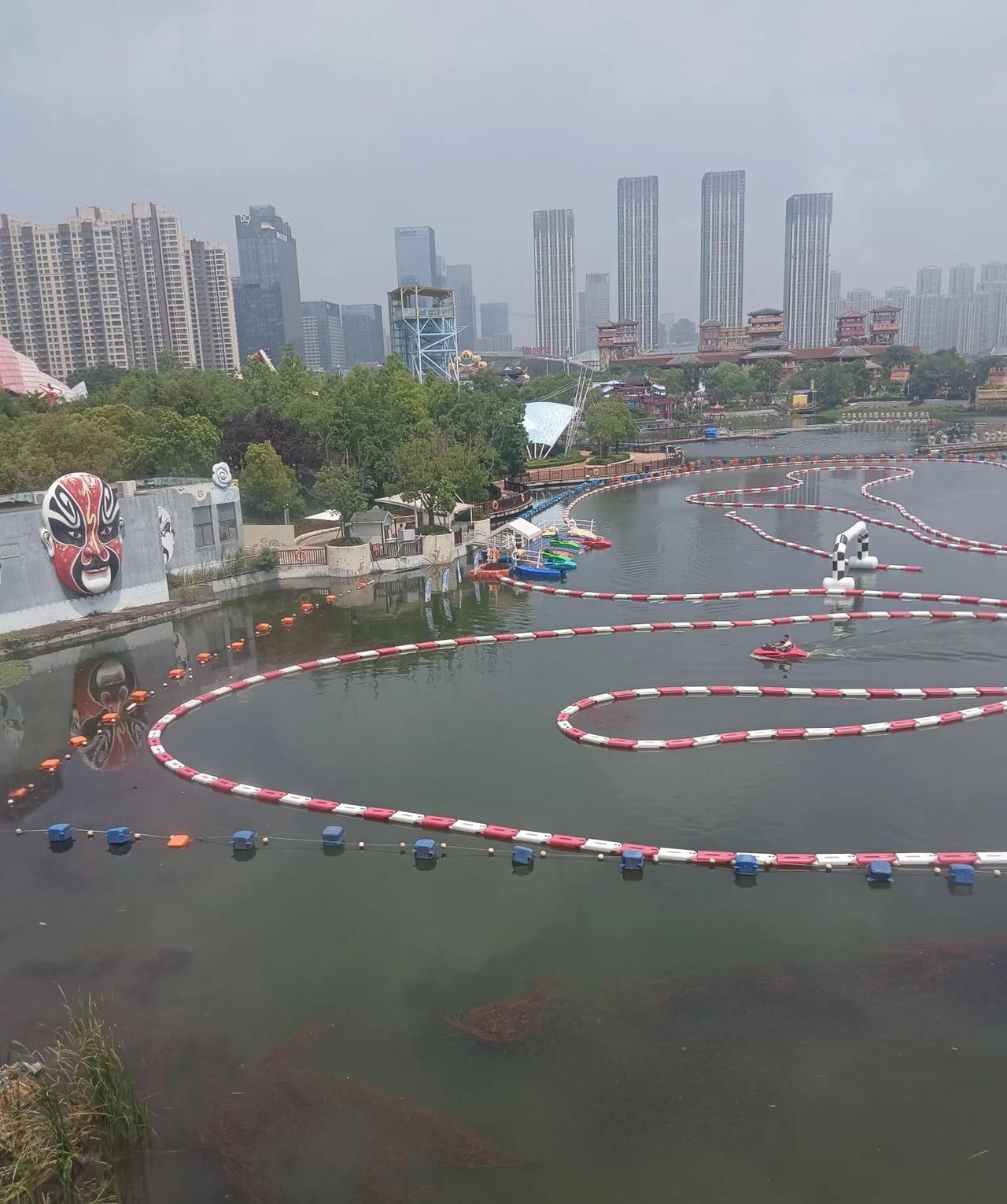 老宗确实是高人，死前把一切安排的妥妥当当，只要宗长公主严格执行他的安排，现在他的