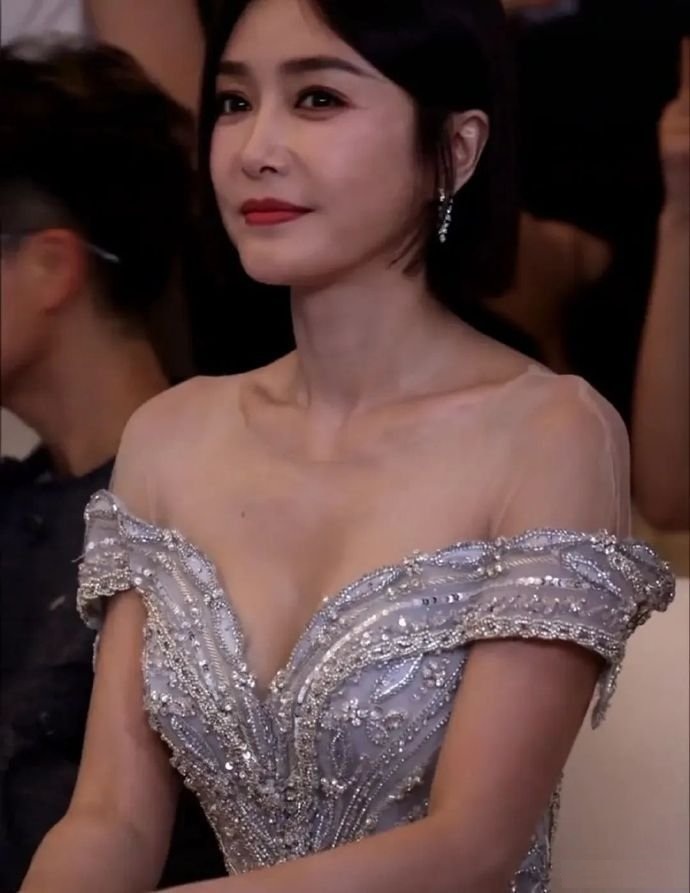 秦岚的这身衣服什么水平？