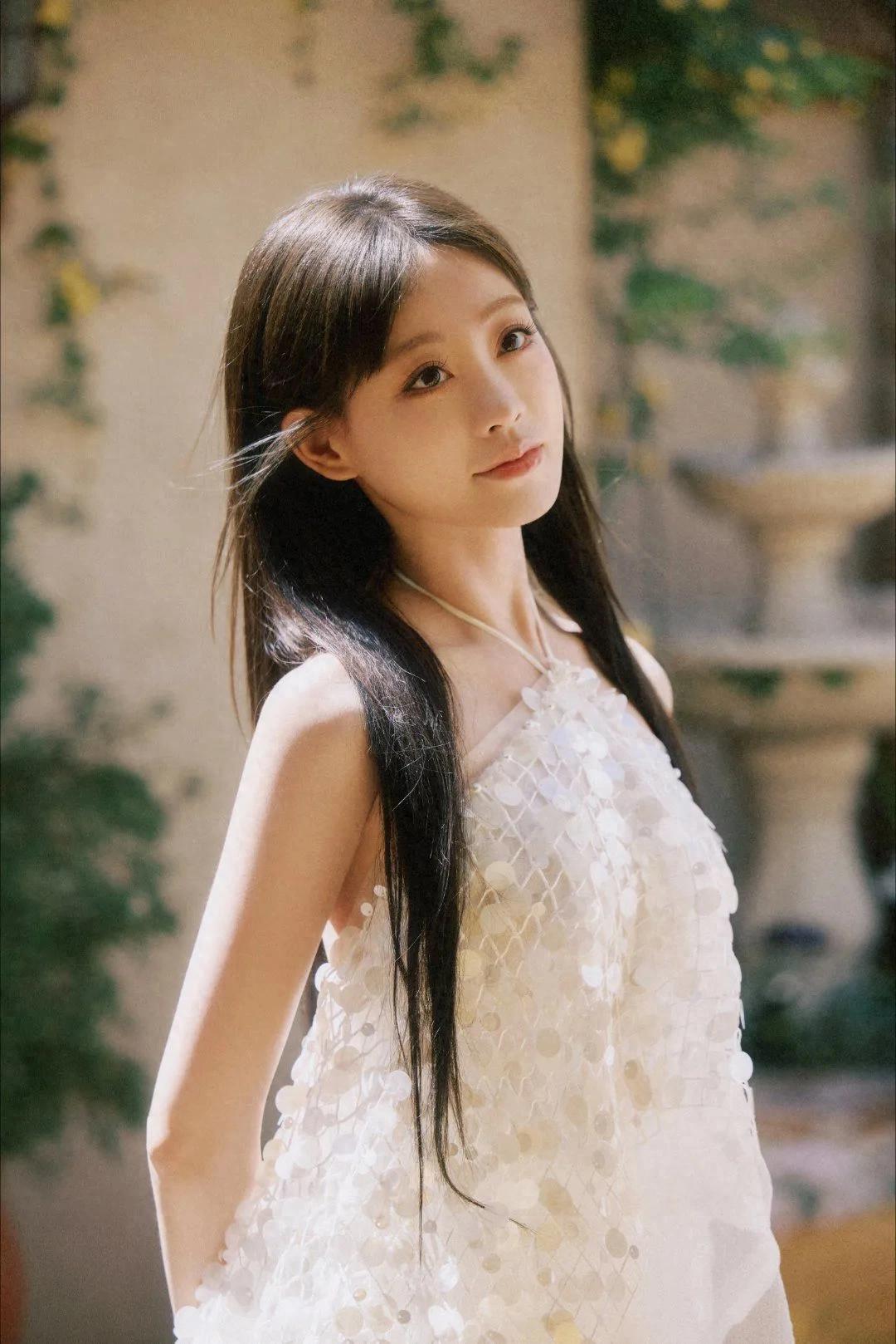 明星祝绪丹邻家妹妹造型：温柔又清新！
