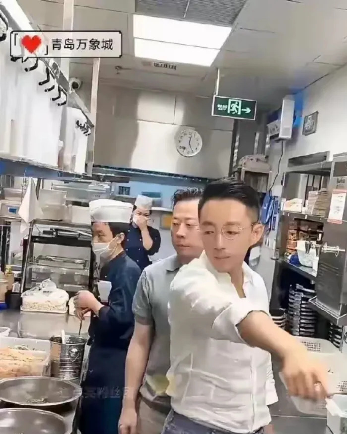 汪小菲直播后厨全公开











你敢信？汪小菲为了自证清白，居然24