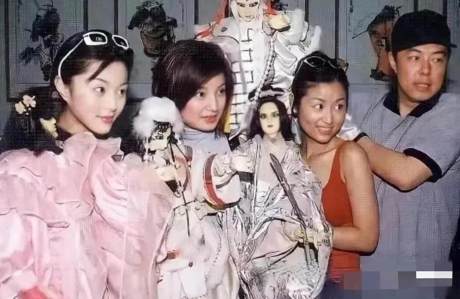 看到这张图我终于理解琼瑶阿姨的审美了！
难怪当初林心如是演赛亚公主的人选，三人中