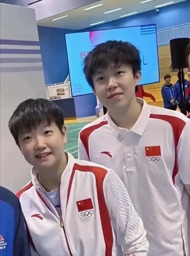 我的理解是：
单打只要顾好自己就行，单打好的人不一定能打好双打
双打要把两个人的