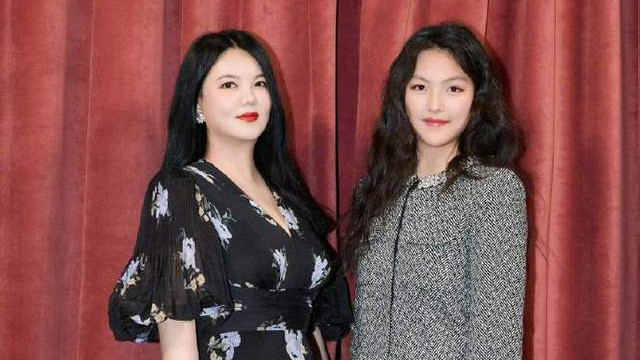 李湘丢脸丢大了！炫富Live图将女儿送进骂战区，周也无辜躺枪