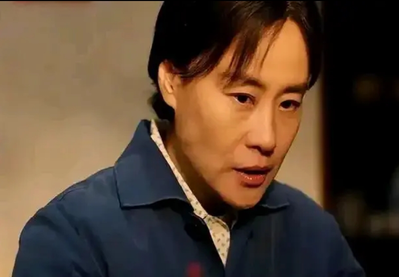 《六姊妹》里的这个妈妈，我总感觉有些怪怪的，觉得和生活中的许多妈妈不太一样。
