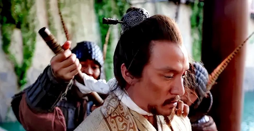 公元前196年，韩信被吕后杀于长乐宫，灭三族。刘邦回来以后显得很高兴，但又悲天悯