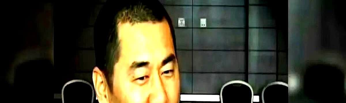 演员陈建斌说："有次我在和辛柏青聊天时，他说他有天晚上，等到家里人都睡了，自己一