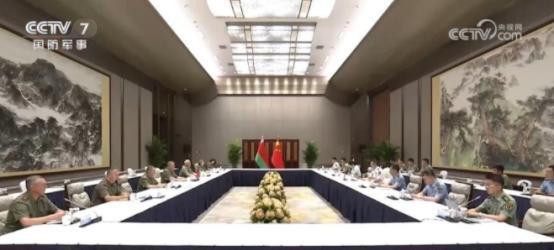 和中方防长谈完，巴铁防长当着全球宣布一件事，现场印度媒体彻底懵了
在上合组织各国