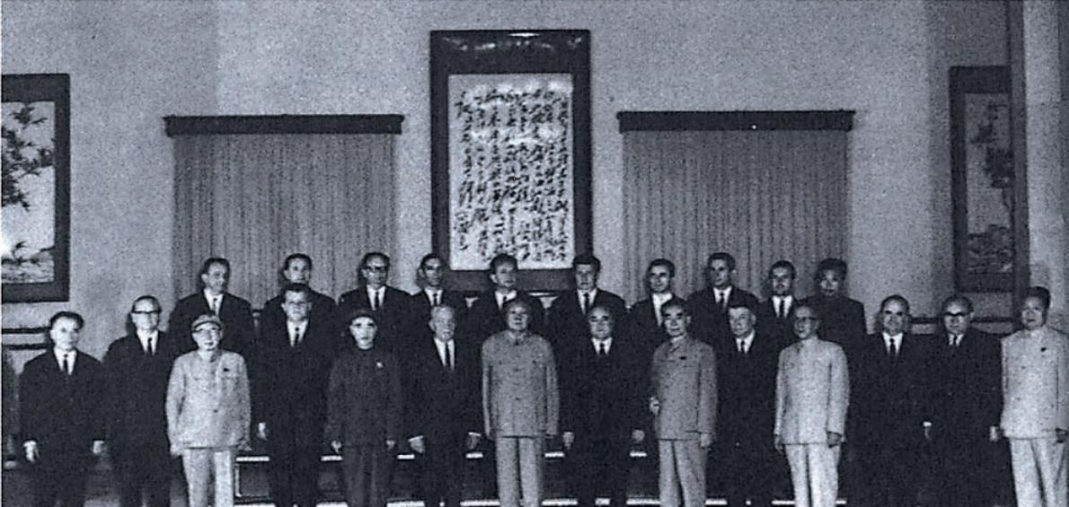 1970年6月11日毛主席说：美国国内是不安宁的。
时间：当天晚上。
地点：大会