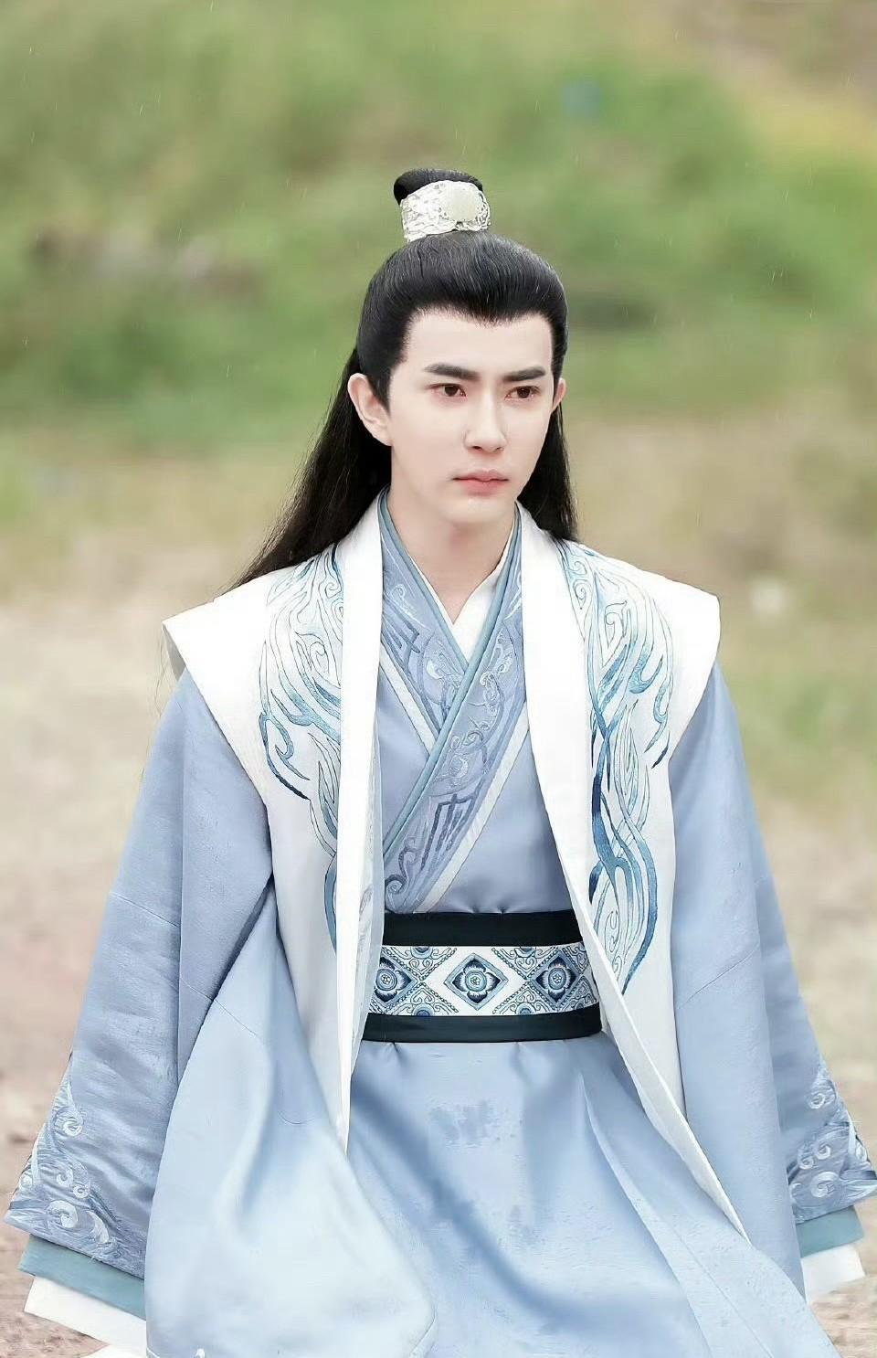 #网传演员于朦胧坠楼#
应该是真的。
上了两个热搜，工作室没出来辟谣。
快男出道