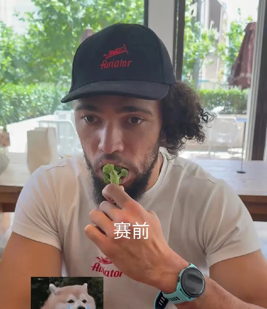 强尼沃克赛前在中国减了30多斤，今天在中国继续吃，现在已经105kg，预计回去1
