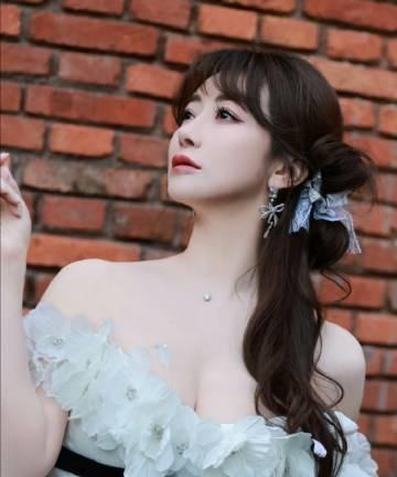 陈紫函
这才是真正半老徐娘，你能看出来她有50了么