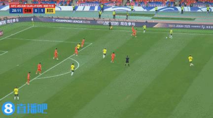 水平太差了，中国男足上半场0-2不敌澳大利亚，这场比赛中国男足门将王大雷水平太差