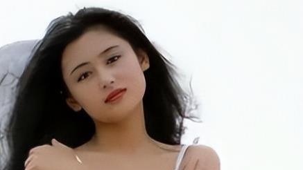 长得太美被导演占为己有，4年后生下大明星儿子，17岁就成男一号