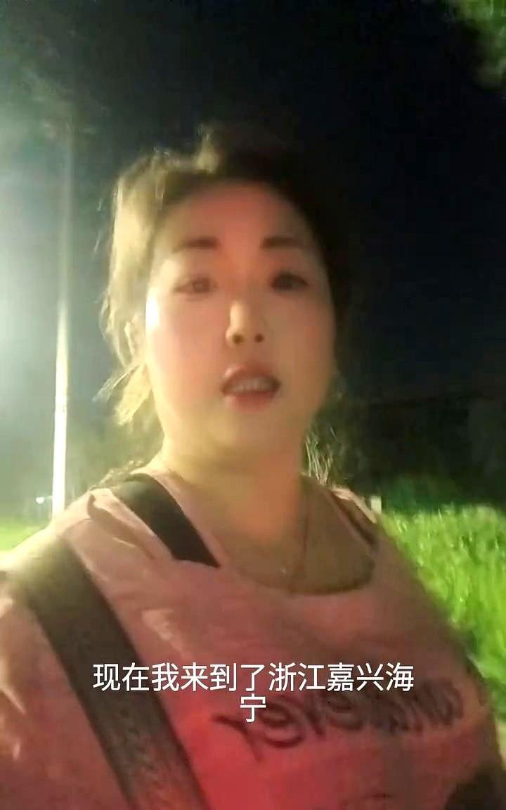 已经离婚两年多了，离婚之后我一直在外面打工。
现在我来到了浙江嘉兴海宁，我在这个