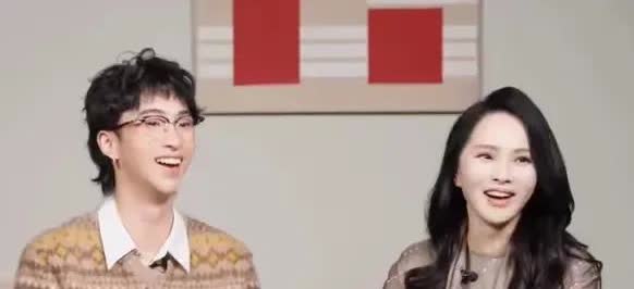 突然就不喜欢伊能静了，谈不上原因，是一种心理上和面相上的排斥。
以前看到她写的