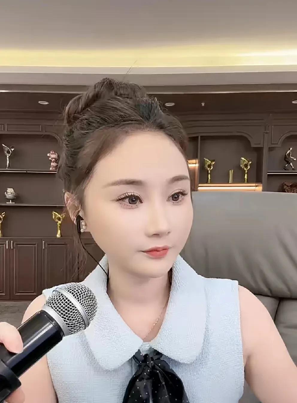 二子爷评价沈曼人品差劲！
          二子爷评价沈曼作为老主播，但人品差