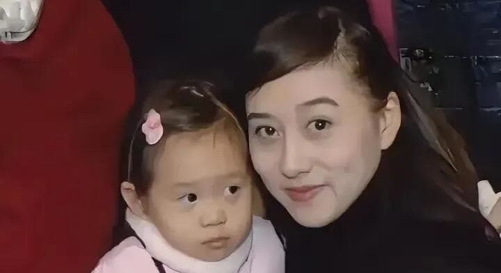 真不知道她颜值好看在哪里，年轻时候的她也一般般，还没有黄秋燕和关之琳漂亮。看起来