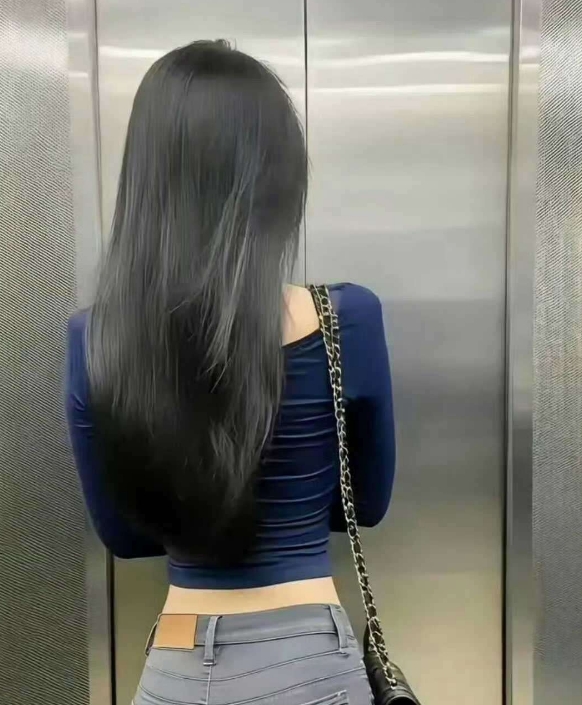 有这个背影 就不需要正面了
