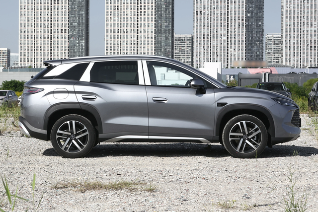 比亚迪宋和秦产品推新，销量又不用愁了？
比亚迪有点像实力雄厚的长跑运动员，平时大