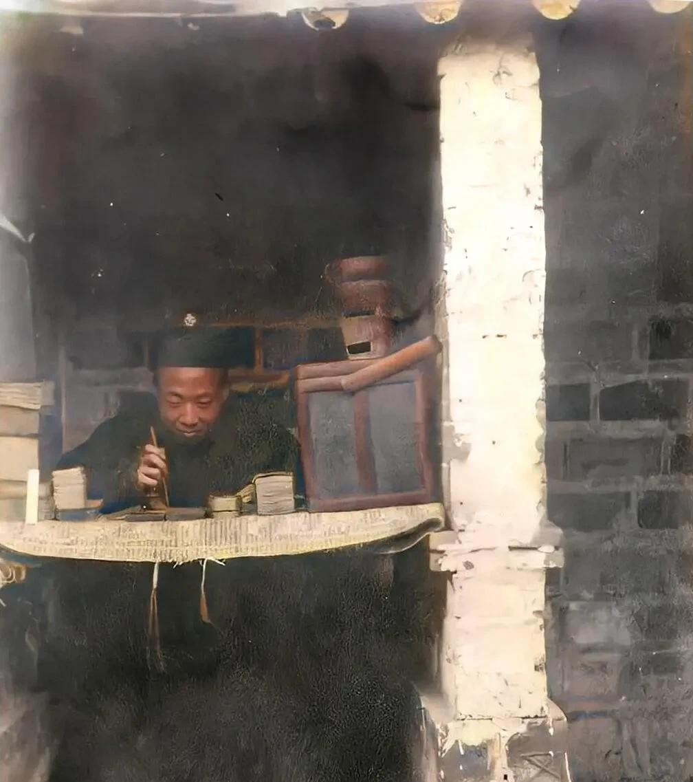 这才是古代真实的考科举场所，别再被电视剧骗了！
古代考科举，每一名考生都有一个单