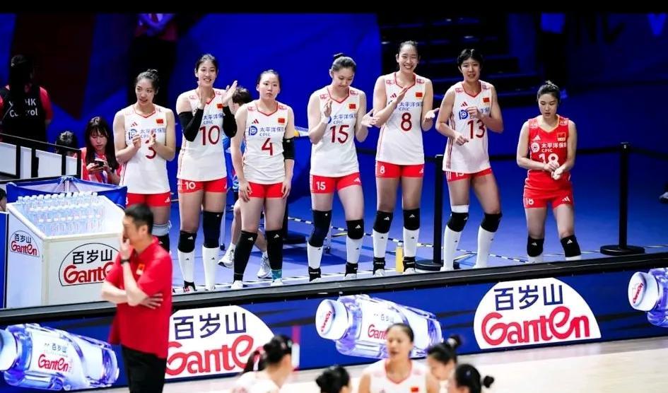 实打实得说：目前中国女排就是一支2流中流球队。不捧不贬！
抛开李盈莹，中国女排的